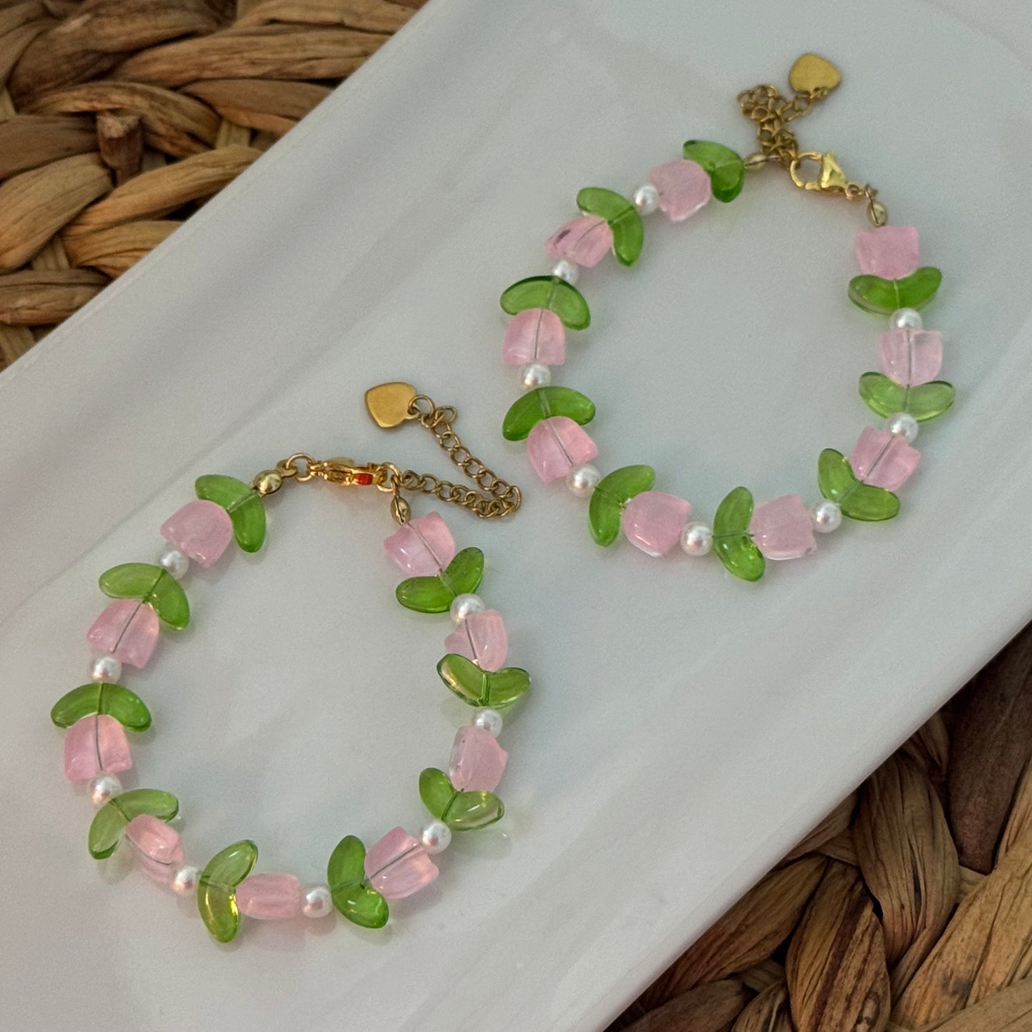 Red tulip bracelet