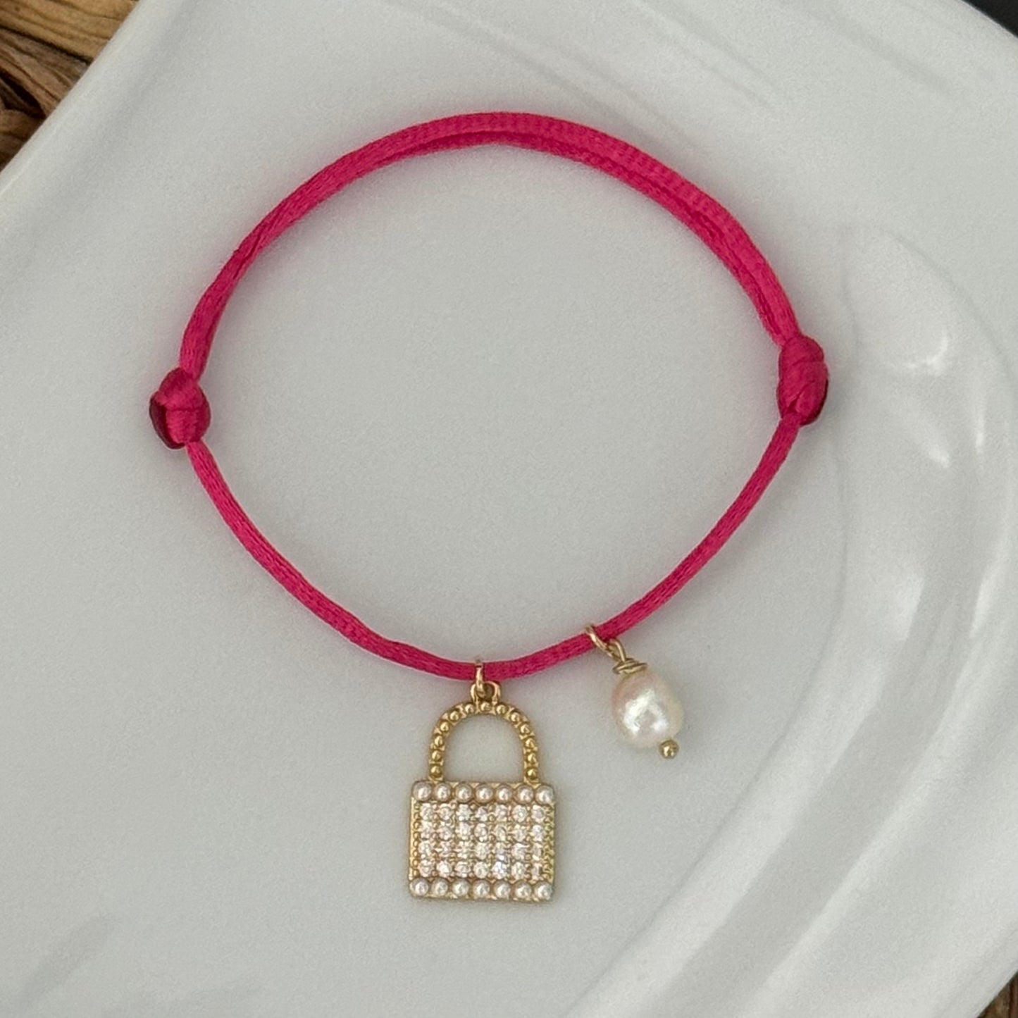 Sliding knot bracelet